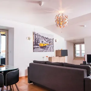 terrace-apartment-near-praca-do-comercio.hotels-lisbon-portugal.com/